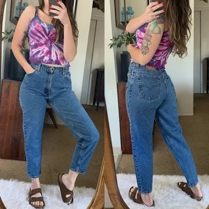 Vintage 90s Levi’s 550 relaxed tapered leg jeans